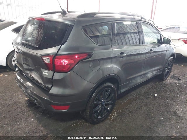 1FMCU0GD5KUB75653 Ford ESCAPE SE