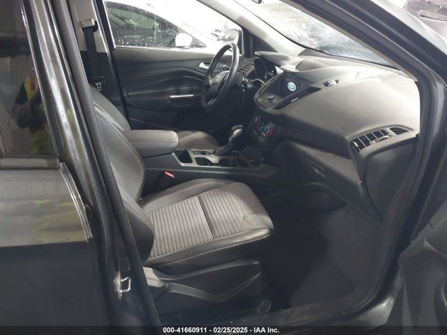 1FMCU0GD5KUB75653 Ford ESCAPE SE