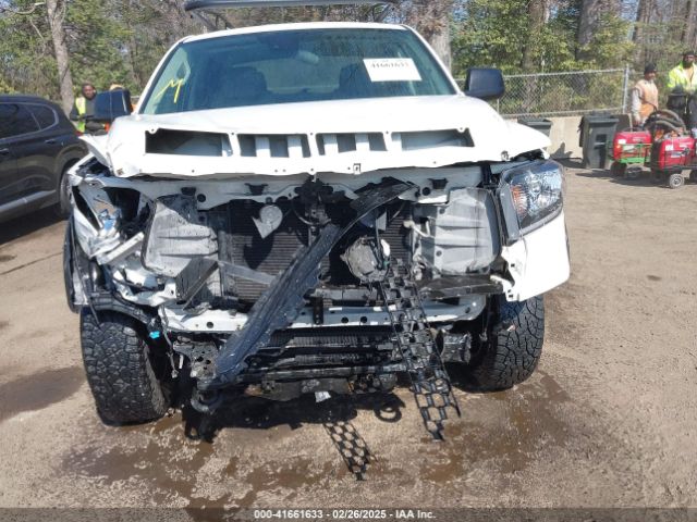 5TFUM5F12JX075925 Toyota Tundra Sr 4.6l V8