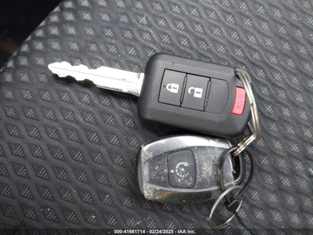 JA4AZ3A32KZ007111 Mitsubishi Outlander Es