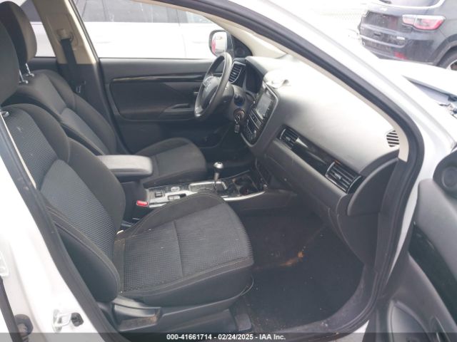 JA4AZ3A32KZ007111 Mitsubishi Outlander Es