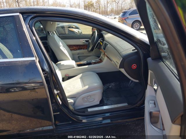 2011 JAGUAR XF SAJWA0FB7BLS01476 Photo 4