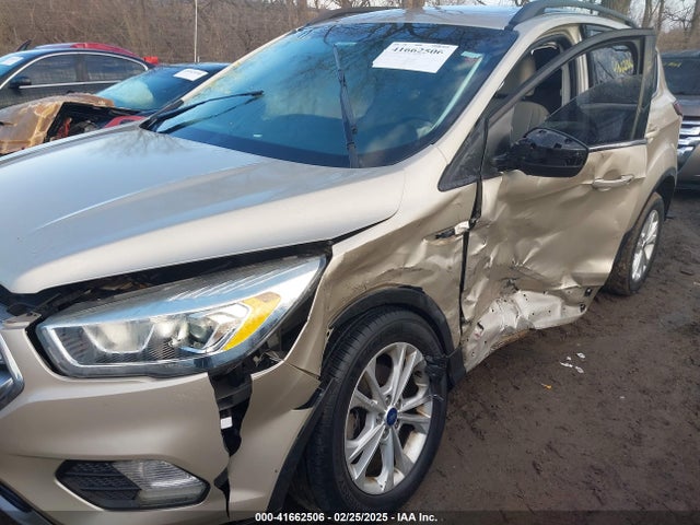 1FMCU0GD9HUE65306 Ford ESCAPE SE