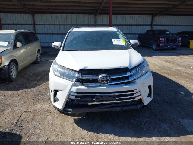 Toyota Highlander Limited 2018 5TDDZRFH6JS858113 Image 12