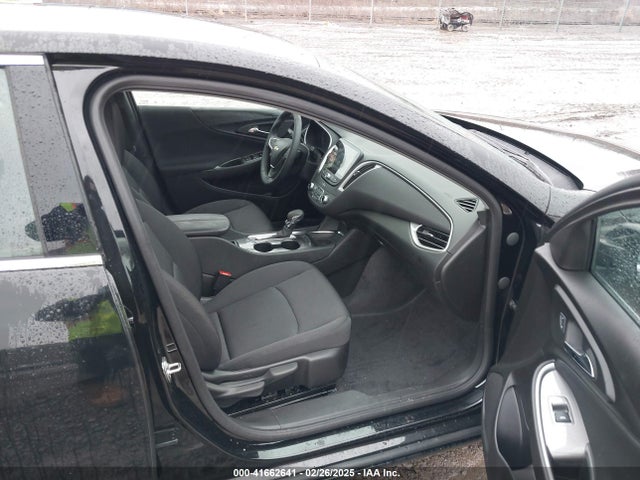 1G1ZD5STXSF102818 Chevrolet Malibu Fwd 1lt