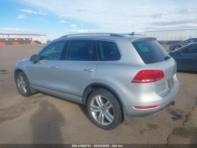 2012 VOLKSWAGEN TOUAREG WVGEK9BP8CD008211 Photo 2