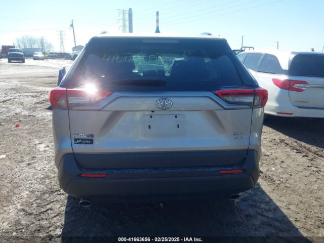 2T3P1RFV8MC220654 Toyota Rav4 Xle
