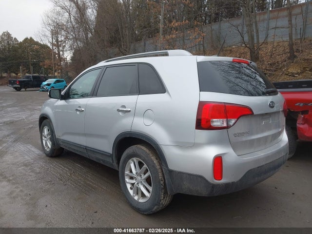 5XYKTCA65FG632435 KIA SORENTO LX