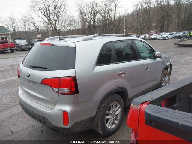 5XYKTCA65FG632435 KIA SORENTO LX