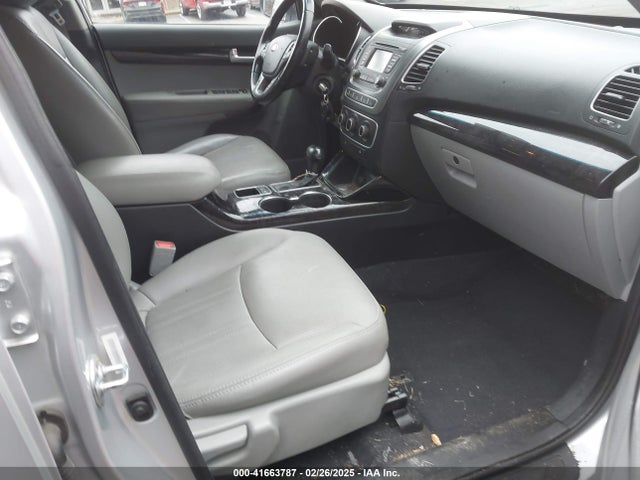 5XYKTCA65FG632435 KIA SORENTO LX