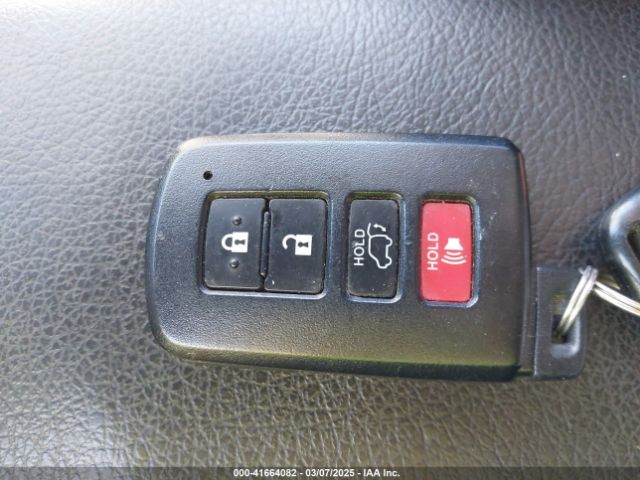 2T3RFREV1JW778612 Toyota Rav4 Adventure/xle
