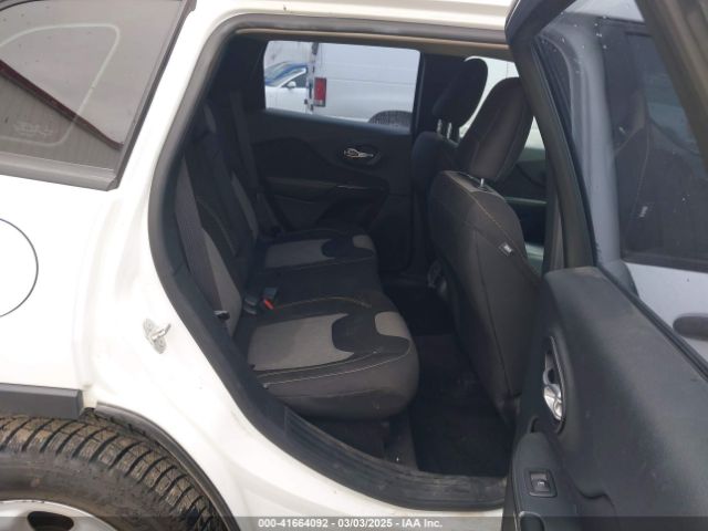 1C4PJLAB8GW108225 Jeep Cherokee Sport