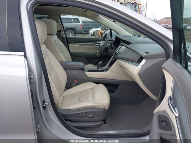 2017 CADILLAC XT5 1GYKNERS0HZ215035 Photo 4