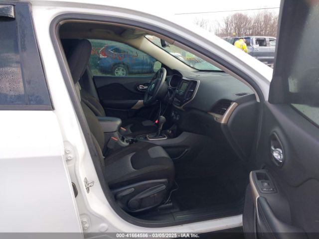 1C4PJMAB2HW666711 Jeep Cherokee Sport 4x4
