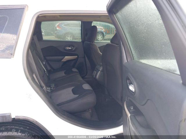 1C4PJMAB2HW666711 Jeep Cherokee Sport 4x4