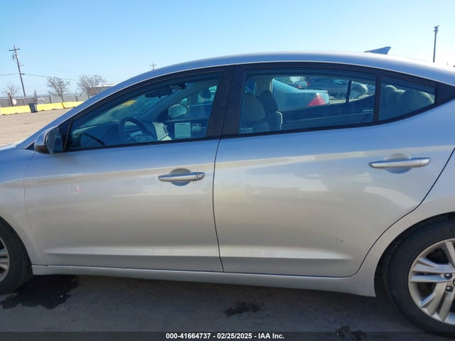 Hyundai ELANTRA SEL 2019 5NPD84LFXKH477039 Image 15