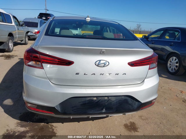 Hyundai ELANTRA SEL 2019 5NPD84LFXKH477039 Image 17