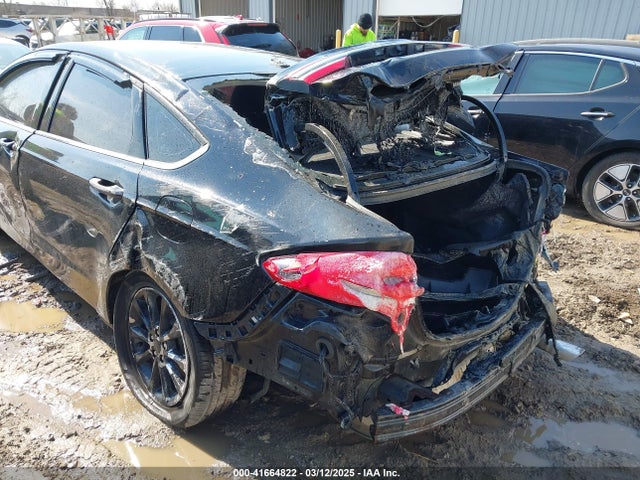 3FA6P0H7XHR404013 Ford FUSION SE