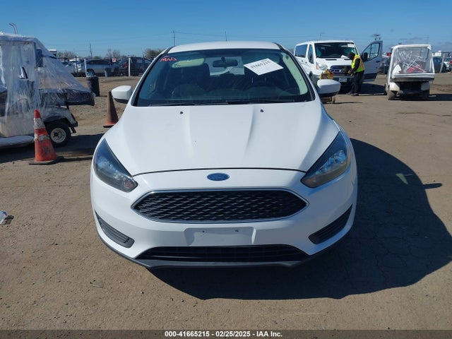 Ford FOCUS SE 2018 1FADP3K21JL313657 Image 12