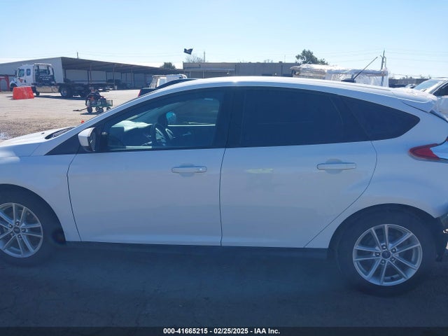 Ford FOCUS SE 2018 1FADP3K21JL313657 Image 14