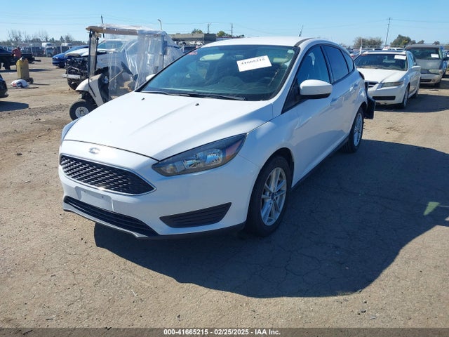 Ford FOCUS SE 2018 1FADP3K21JL313657 Image 2