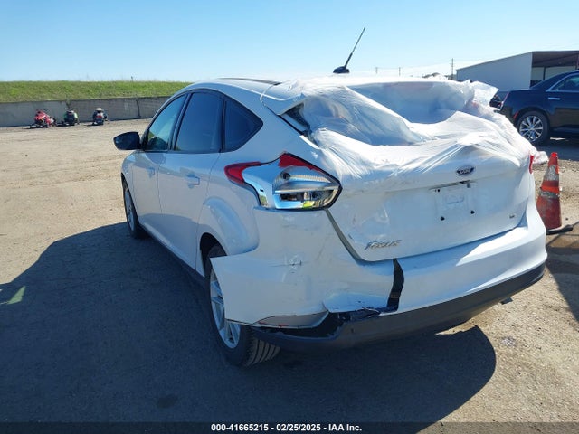 Ford FOCUS SE 2018 1FADP3K21JL313657 Image 3