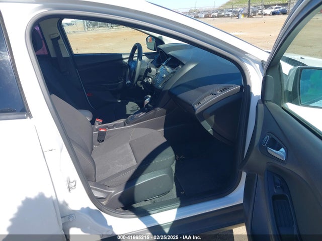 Ford FOCUS SE 2018 1FADP3K21JL313657 Image 5