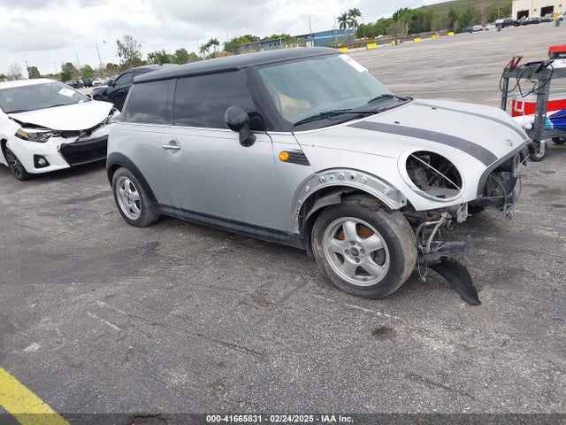 2010 MINI COOPER WMWMF3C53ATU78676 Photo 0