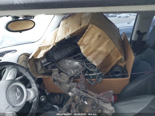 2010 MINI COOPER WMWMF3C53ATU78676 Photo 4