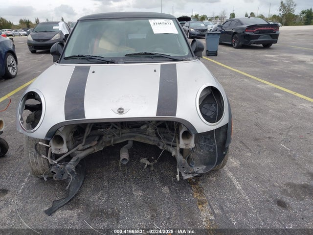 2010 MINI COOPER WMWMF3C53ATU78676 Photo 5