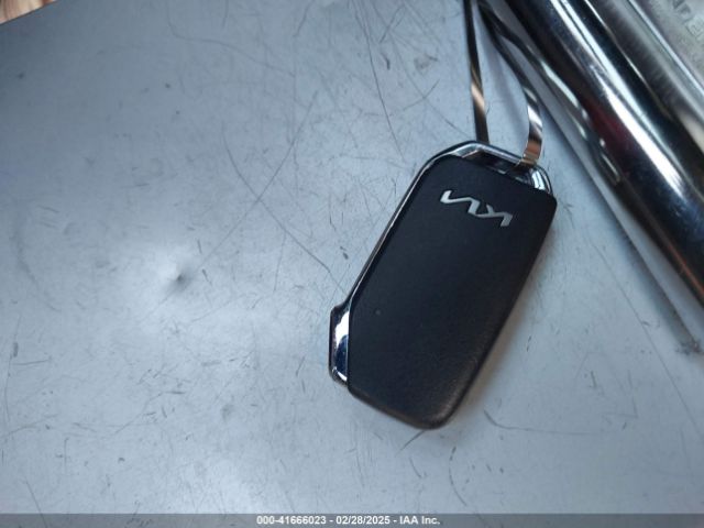 KNDCR3LE3P5093816 KIA Niro Ex Touring