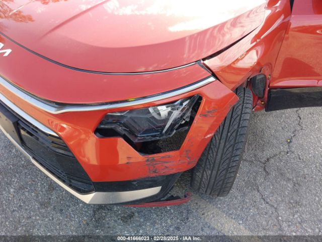 KNDCR3LE3P5093816 KIA Niro Ex Touring