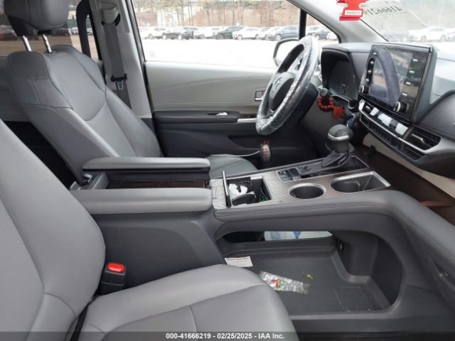 5TDYSKFC1MS003048 Toyota SIENNA XLE