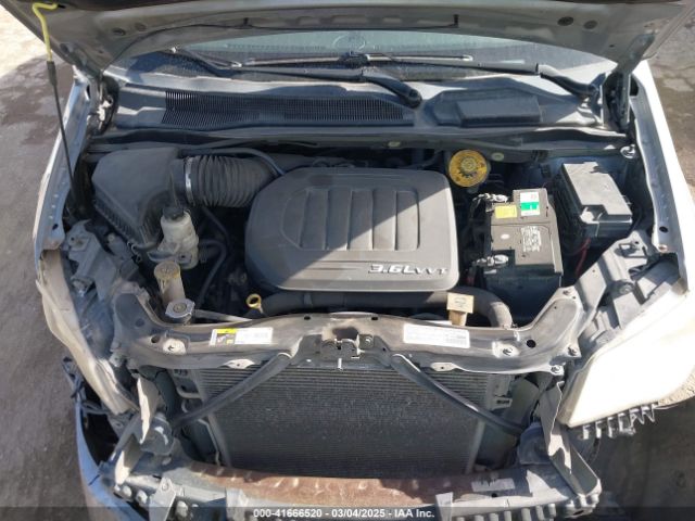 2C4RC1CG8ER192407 Chrysler Town & Country Touring-l