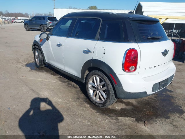 2013 MINI COUNTRYMAN WMWZB3C55DWR36061 Photo 2