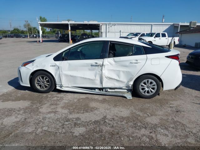 JTDKAMFUXN3163123 Toyota Prius Le