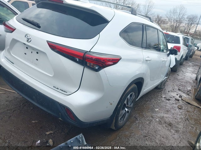 5TDGZRBH7NS597292 Toyota Highlander Xle