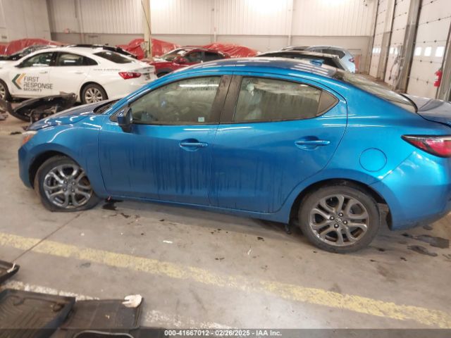 3MYDLBYV4KY510172 Toyota YARIS LE