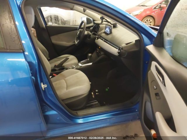 3MYDLBYV4KY510172 Toyota YARIS LE