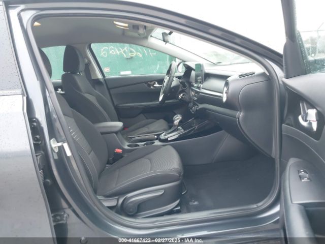 3KPF34AD2KE015894 KIA FORTE S