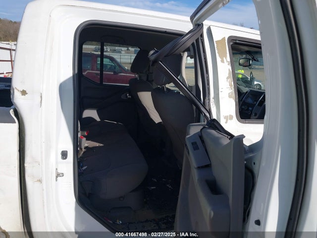 1N6AD0ER7HN767629 Nissan 2017