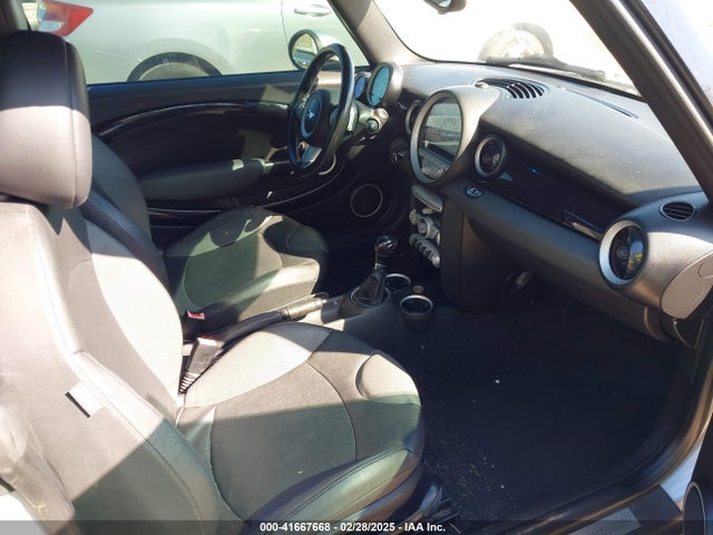 2010 MINI COOPER S WMWMS3C55ATZ84974 Photo 4