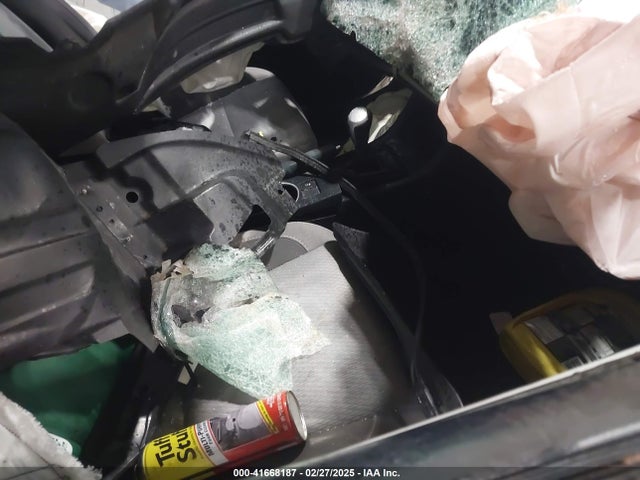 2T1BURHE5JC005963 Toyota COROLLA LE