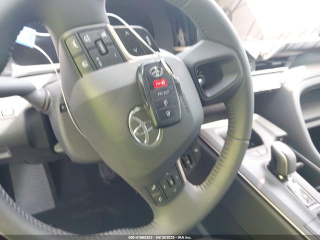 JTDAAAAF9P3016619 Toyota Crown Limited
