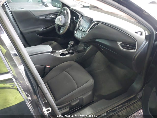 1G1ZD5ST9NF103222 Chevrolet Malibu Fwd Lt