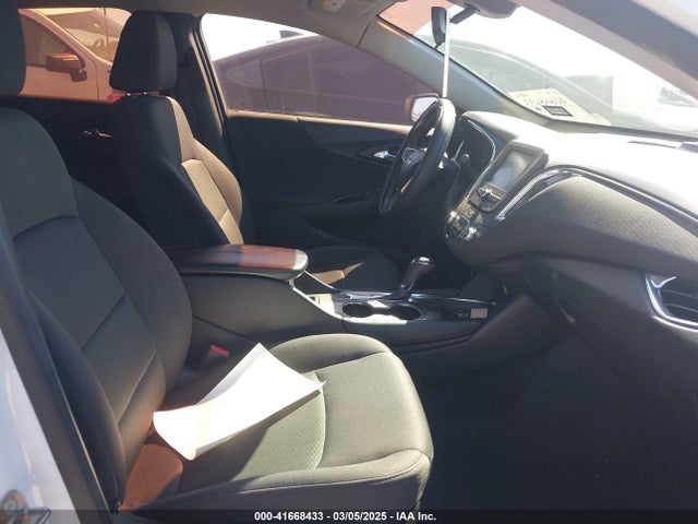 1G1ZE5ST1HF162735 Chevrolet MALIBU 1LT