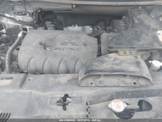 JA4AZ3A30HZ031142 Mitsubishi Outlander Se