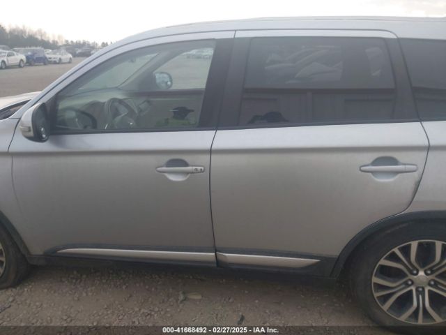 JA4AZ3A30HZ031142 Mitsubishi Outlander Se