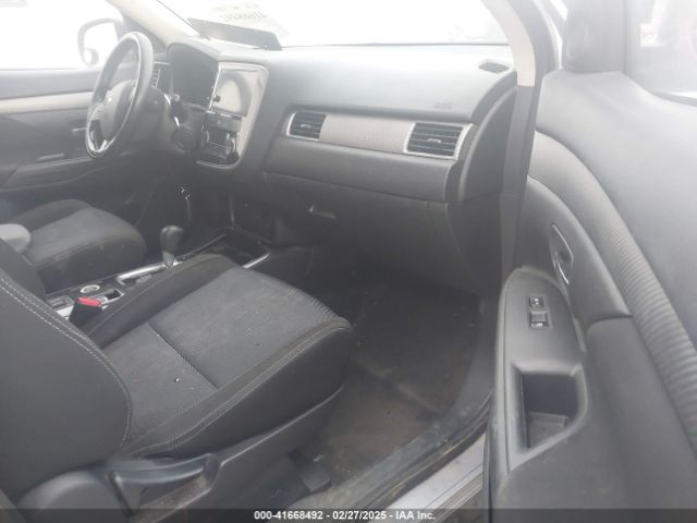 JA4AZ3A30HZ031142 Mitsubishi Outlander Se