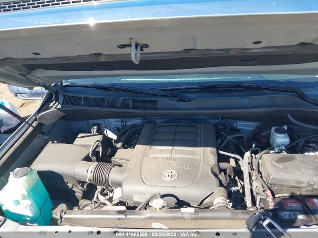 5TFDY5F19KX828470 Toyota Tundra Sr5 5.7l V8